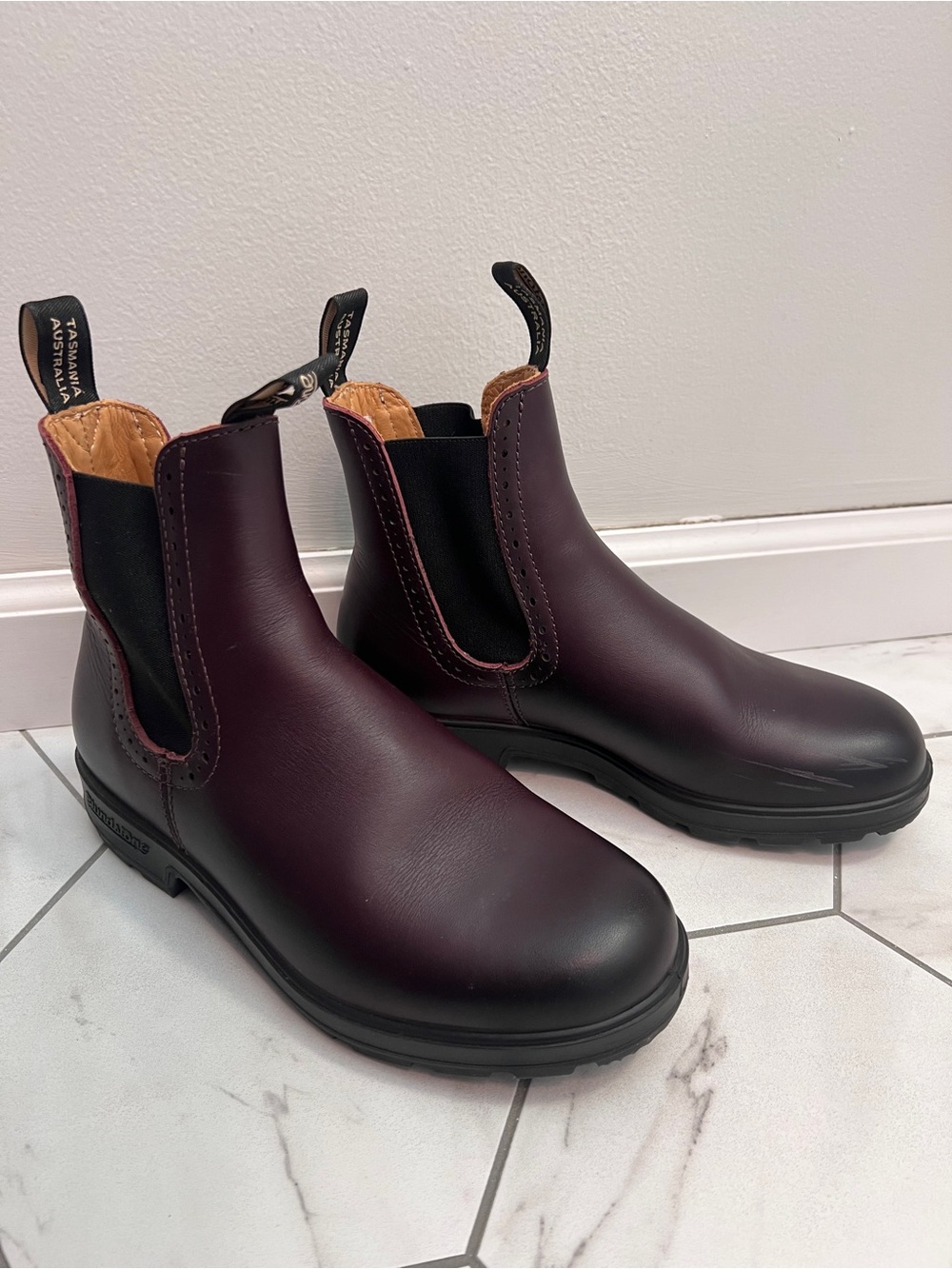 Blundstone High-Top 1352 Shiraz Chelsea Boot Size 9.5 US Women's